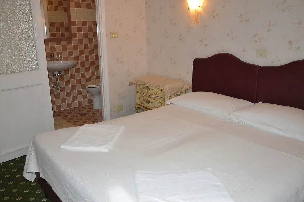 Hotel Texas Rome 2*,