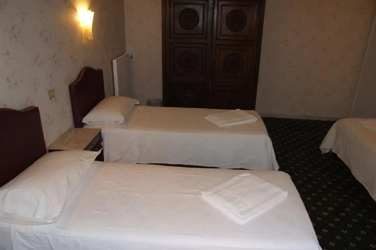 Hotel Texas Rzym 2*,